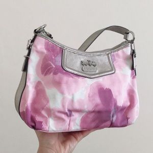 Stylish Coach purse (good as new)